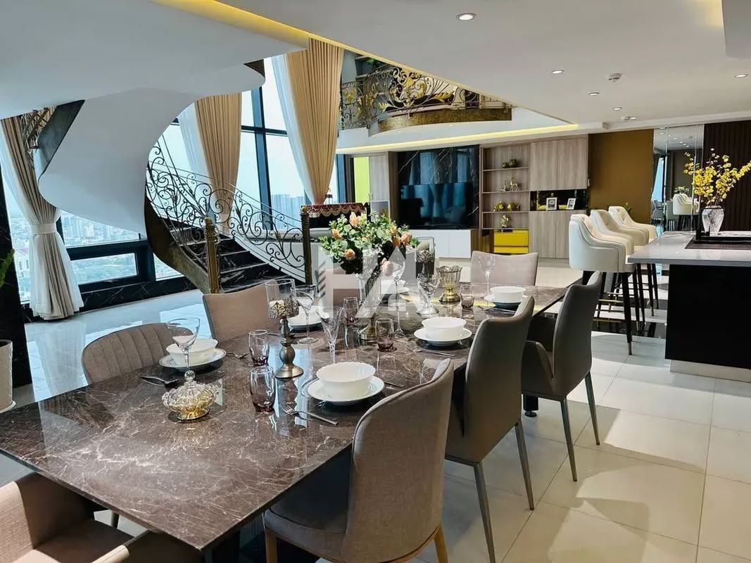 4 Bed + 4 Bath Duplex | Penthouse for Sale in Tonle Bassac