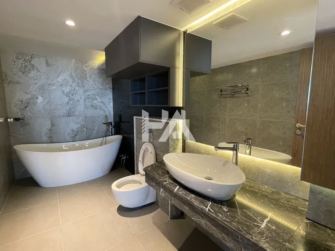 4 Bed + 4 Bath Duplex | Penthouse for Sale in Tonle Bassac