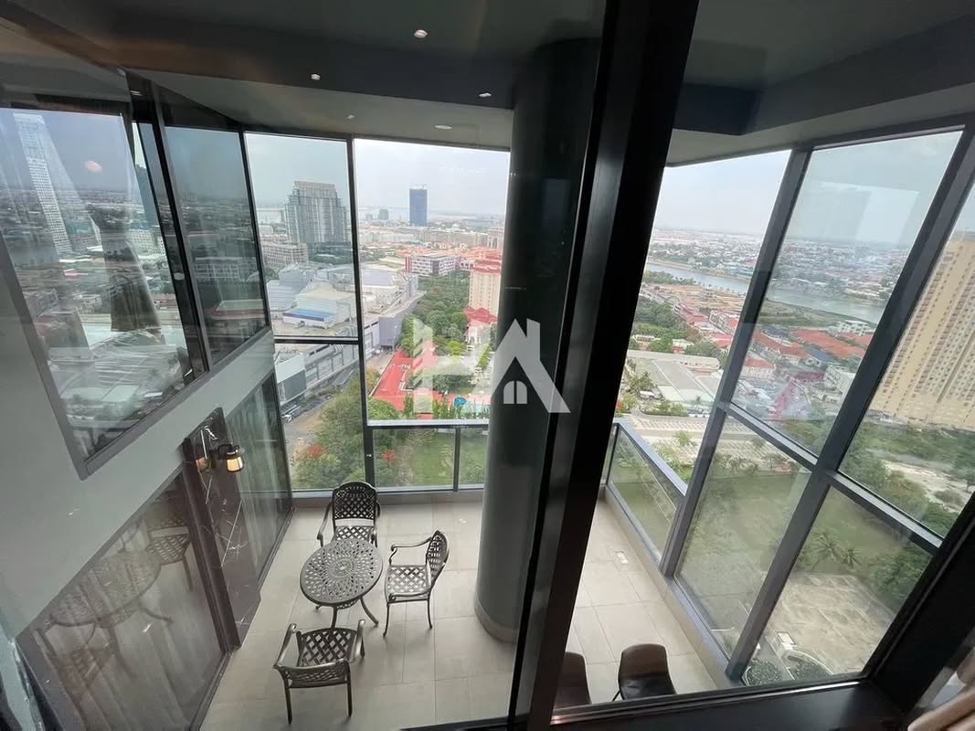 4 Bed + 4 Bath Duplex | Penthouse for Sale in Tonle Bassac