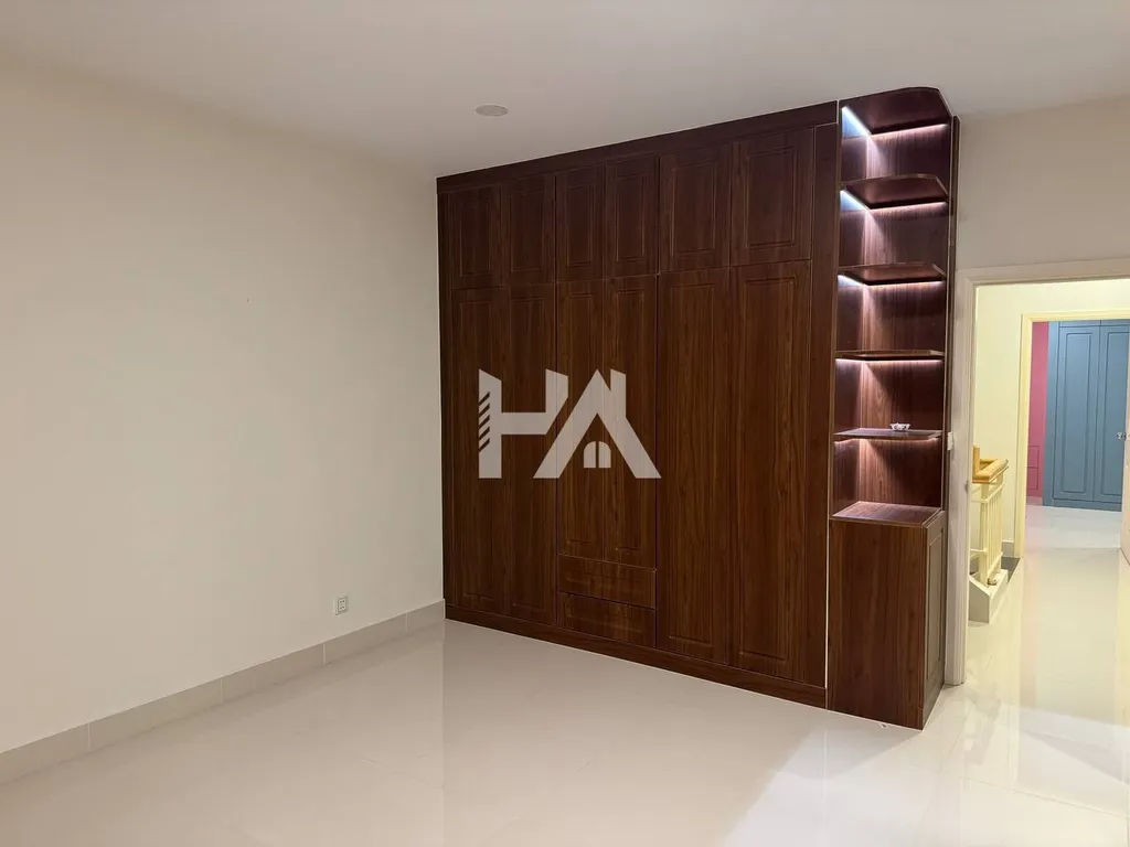 5 bed + 6 bath | Villa for Sale in Borey Peng Huoth