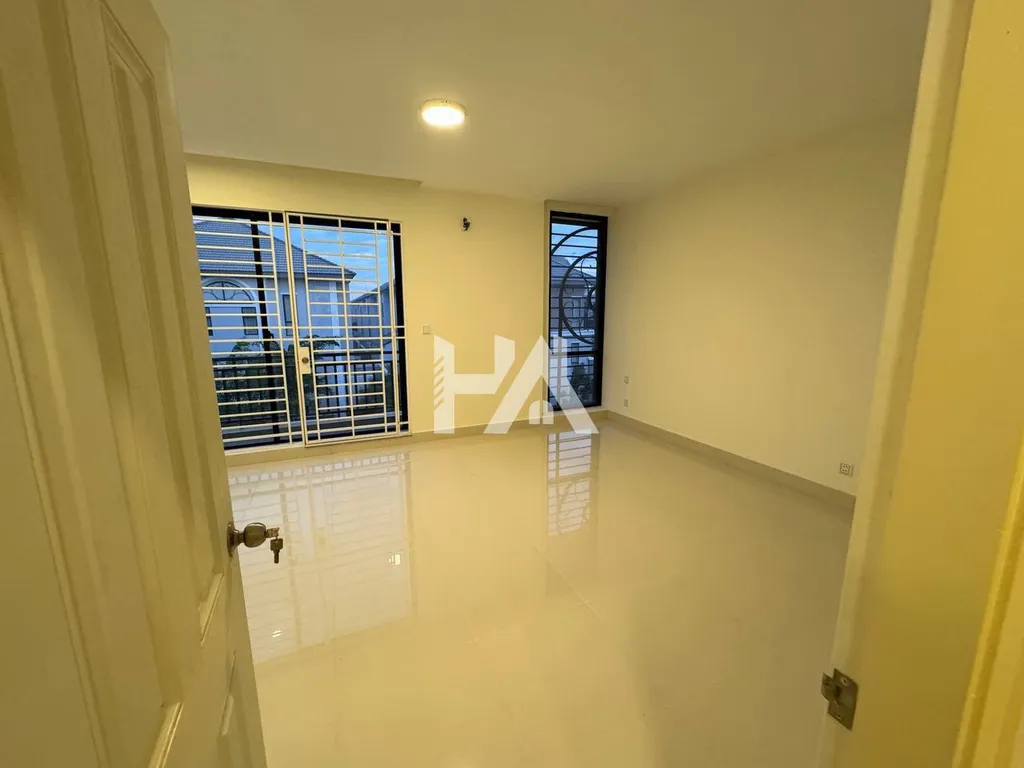 5 bed + 6 bath | Villa for Sale in Borey Peng Huoth