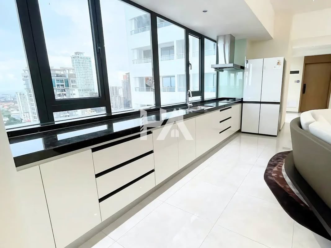 3 bed + 3 bath | Condo for Rent in BKK 1