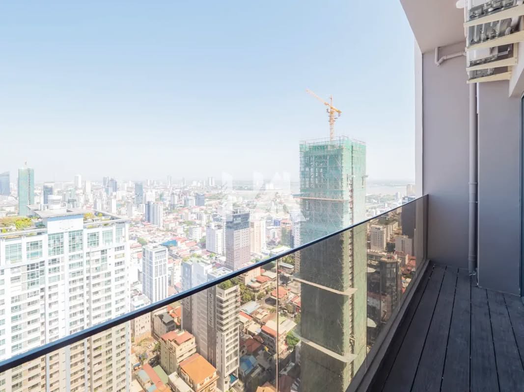 3 bed + 3 bath | Condo for Sale in BKK 1