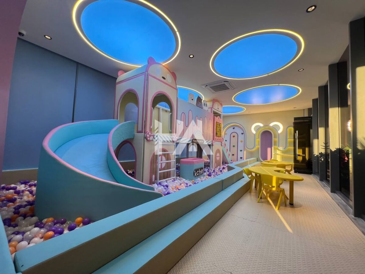 1 bed, 1 bath condo for sale at Time Square 306