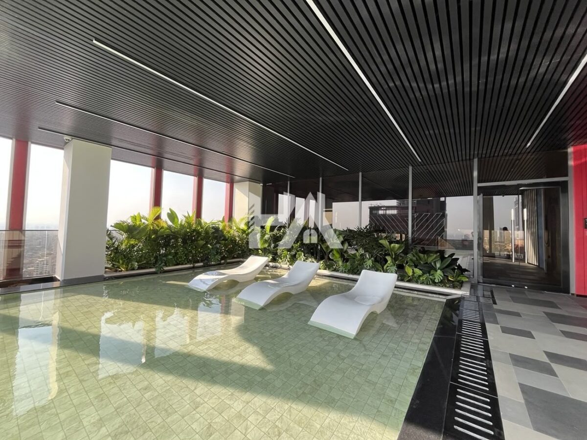 1 bed, 1 bath condo for sale at Time Square 306
