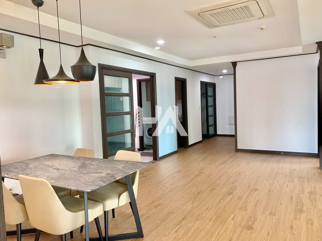 3 bed + 4 bath | Condo for Rent in BKK 1