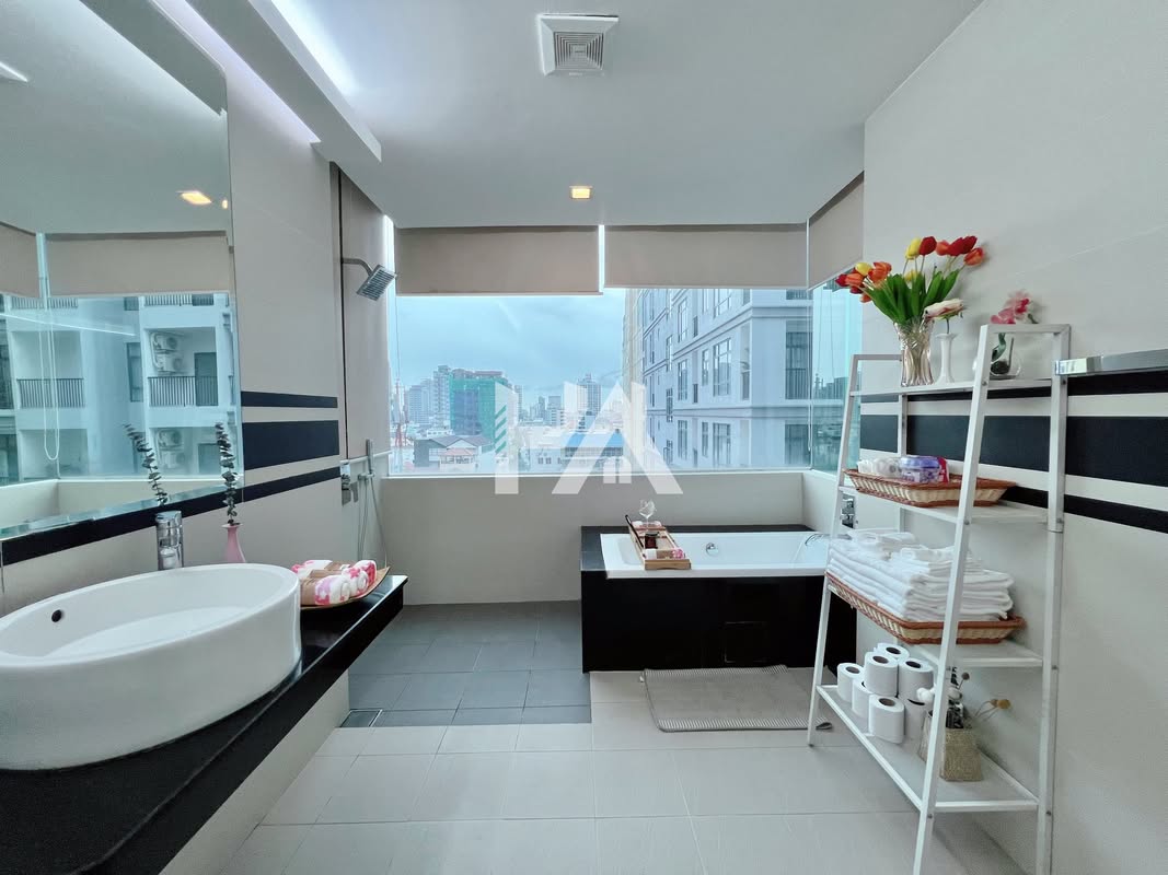 3 bed + 3 bath | Condo for Rent in BKK 1