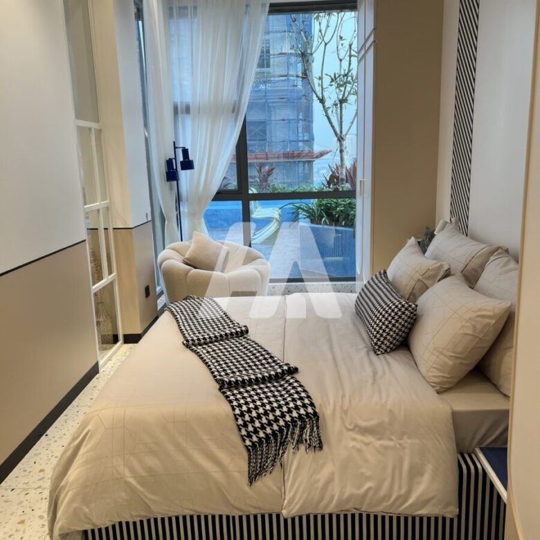 1 bed, 1 bath condo for sale at Time Square 8